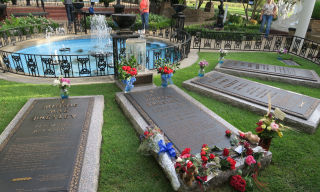 Graceland graves Memphis 