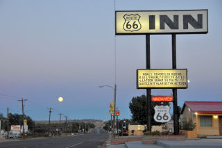 Moonlit Route 66 Inn Shamrock TX